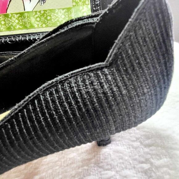 CHRISTIAN DIOR Size 39D Suede pump black heart accent - Picture 4 of 9